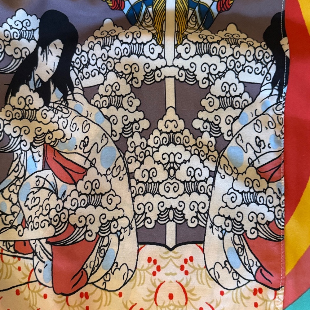 Kimono one size fits all!  
Traditional scenes on the fabric.
New, no tags. - Picture 8 of 8